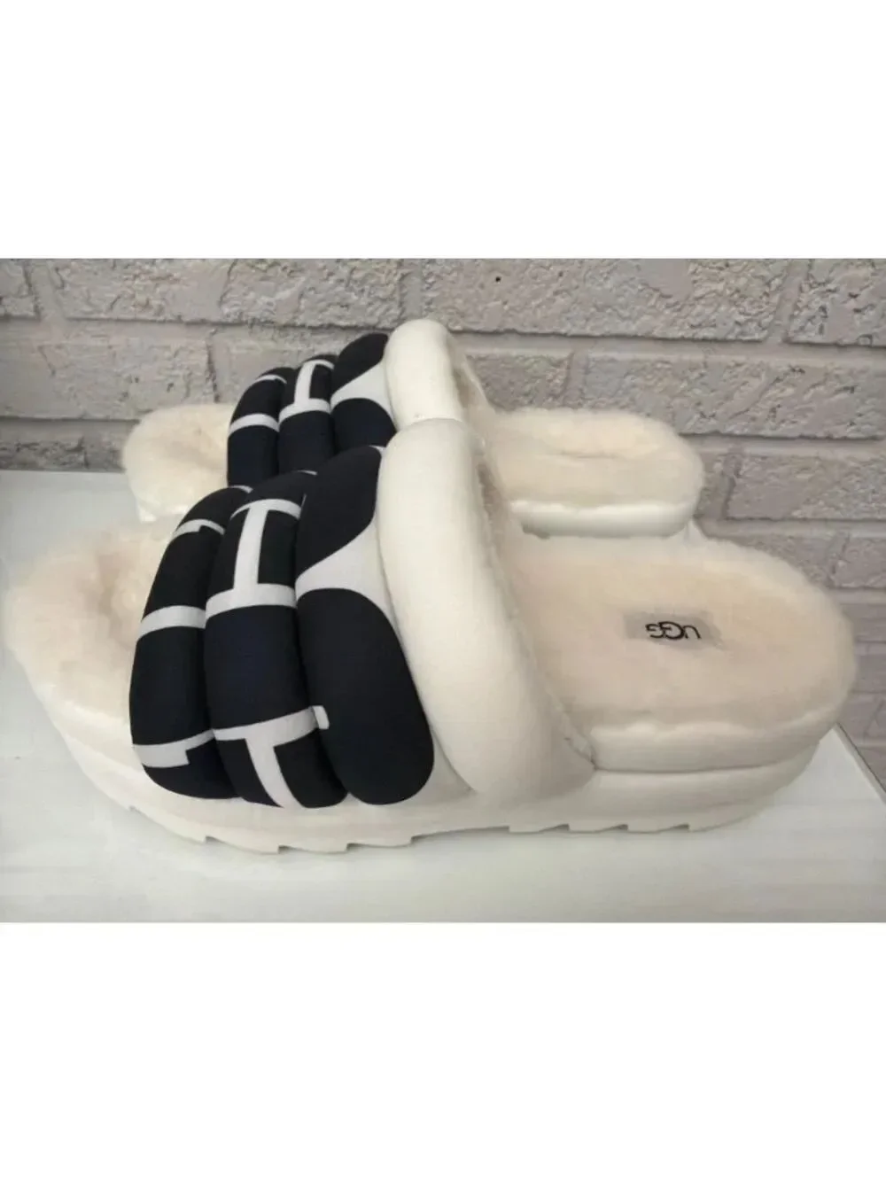 Ugg Women’s Maxi Logo Quilted Puff Platform Slides Size 9